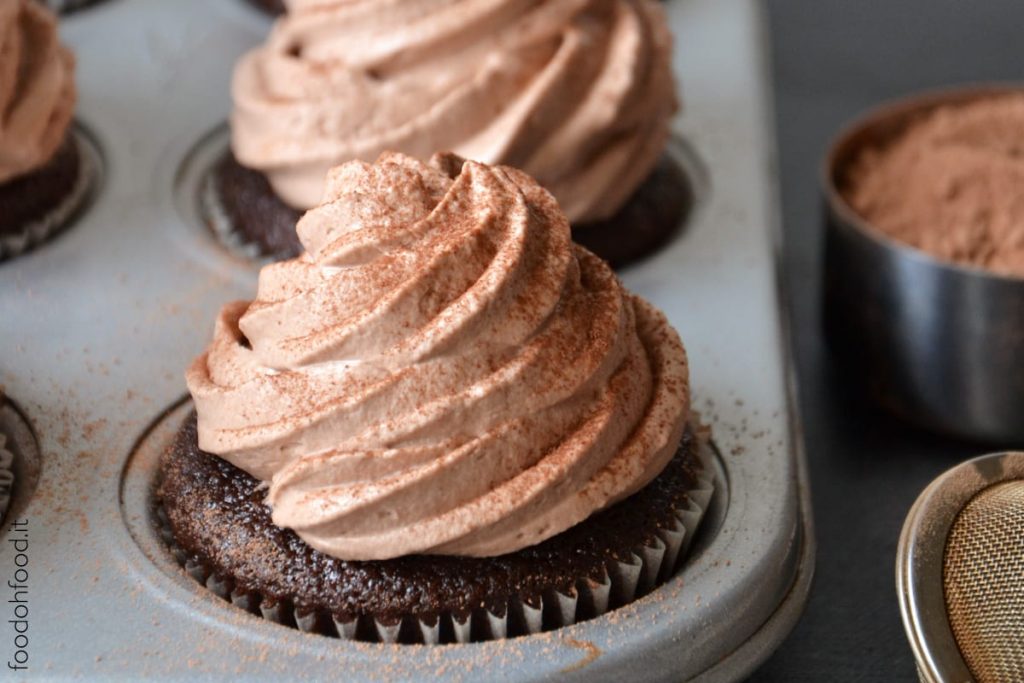 Chocolate cupcakes with mascarpone and cocoa frosting