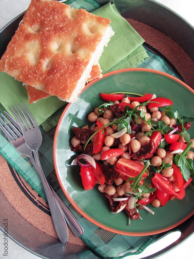 Fresh salad with chickpeas and sun-dried tomatoes